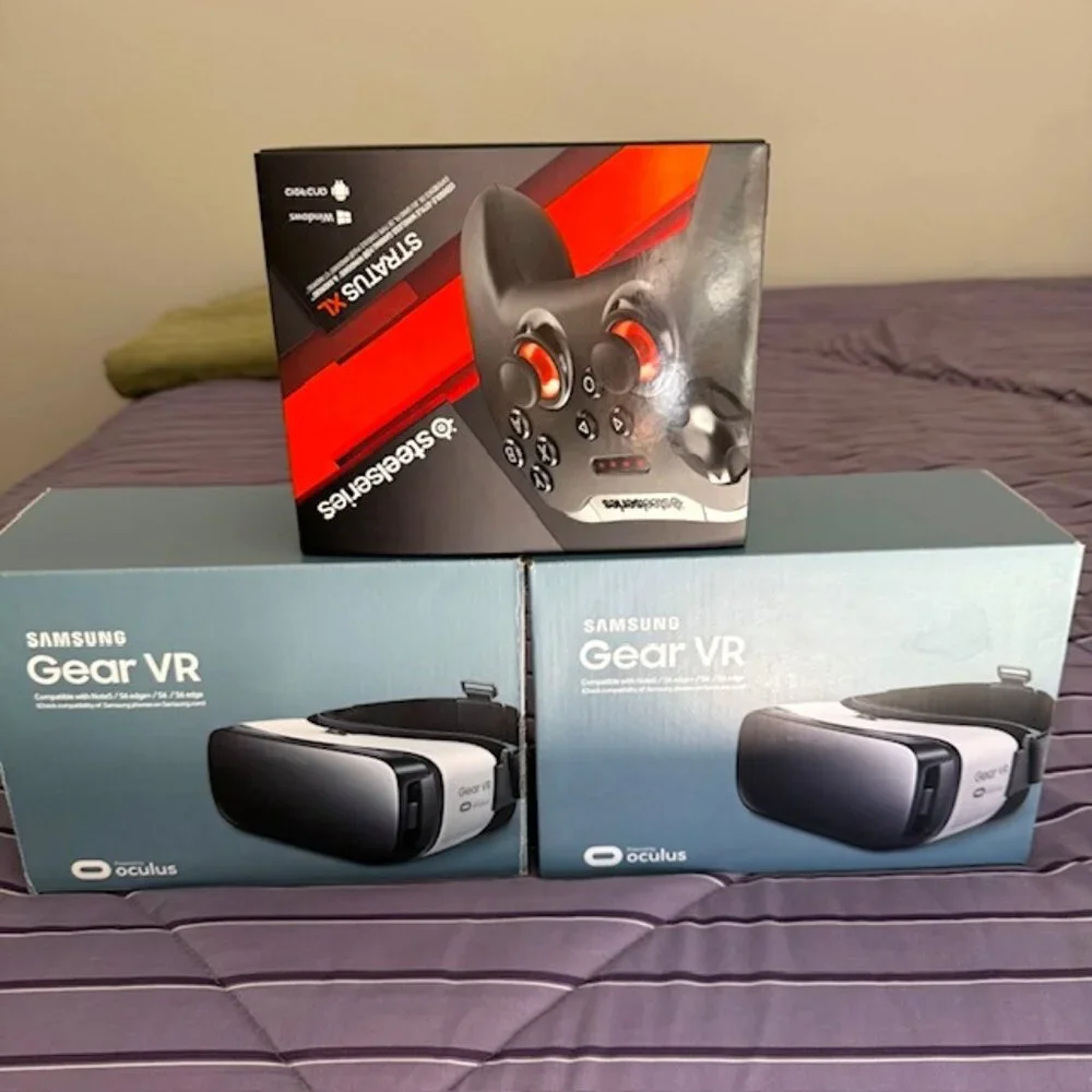 NEW SkullCandy, 2 GearVR Powered by Oculus and 1 Steelseries Stratus XL console